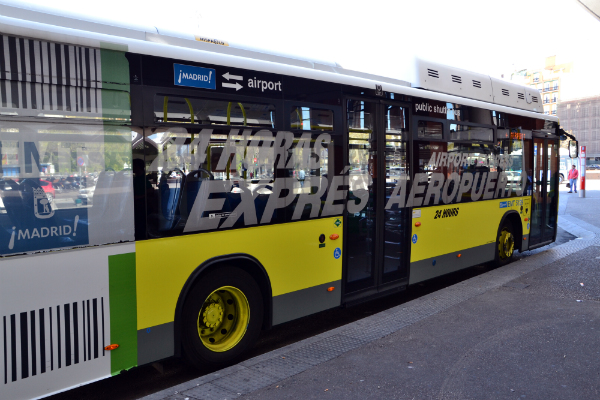 Bus Express, questa linea di autobus offre un servizio continuo, pari a 24 ore al giorno per 365 giorni all'anno / Foto: OgoTours